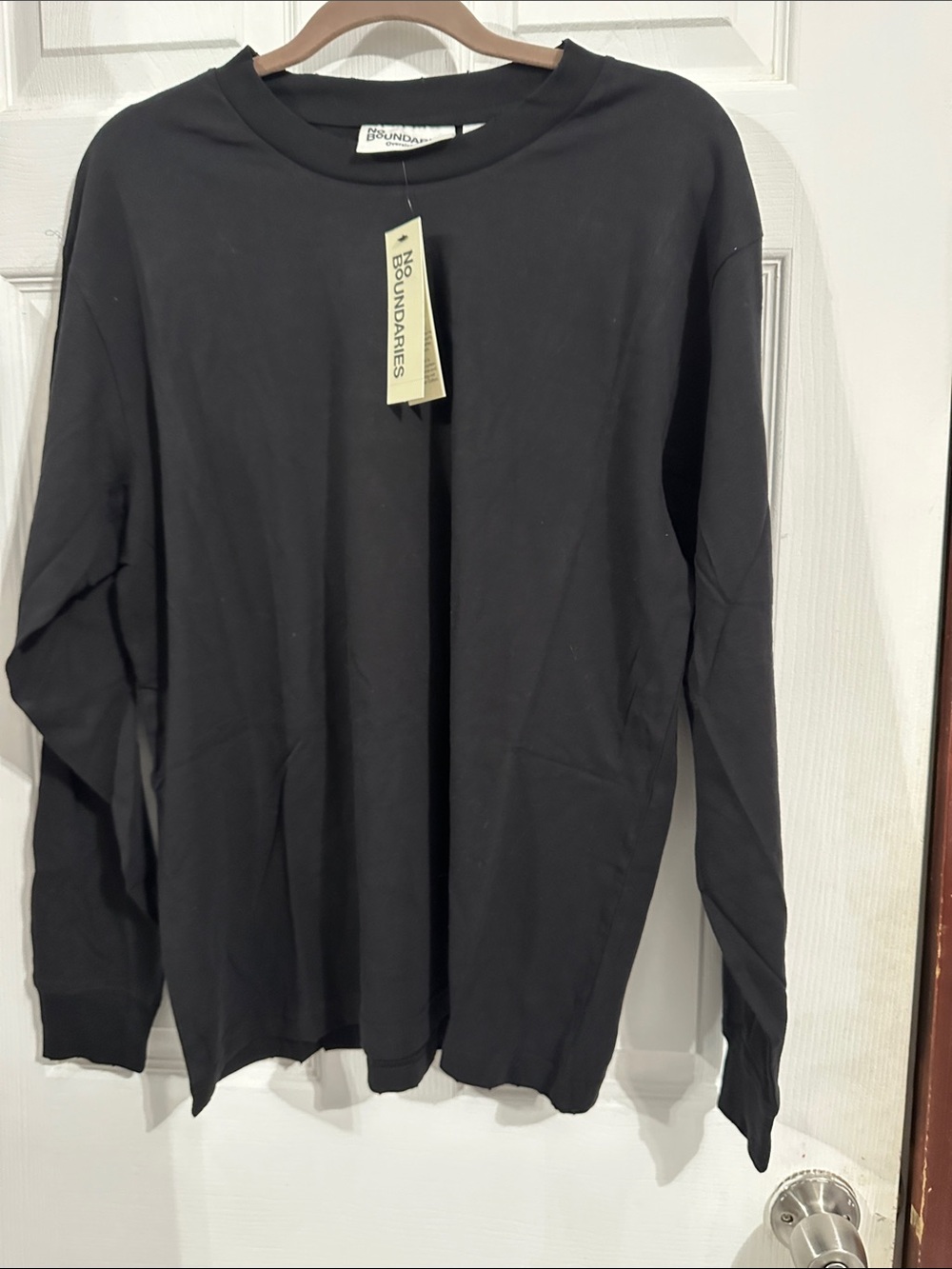 No Boundaries Black Long-Sleeve Crewneck Top
